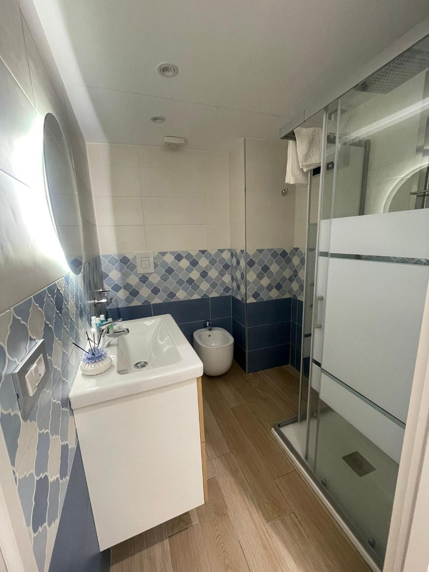Civico 14 Chiaia Apartment Наполи Екстериор снимка