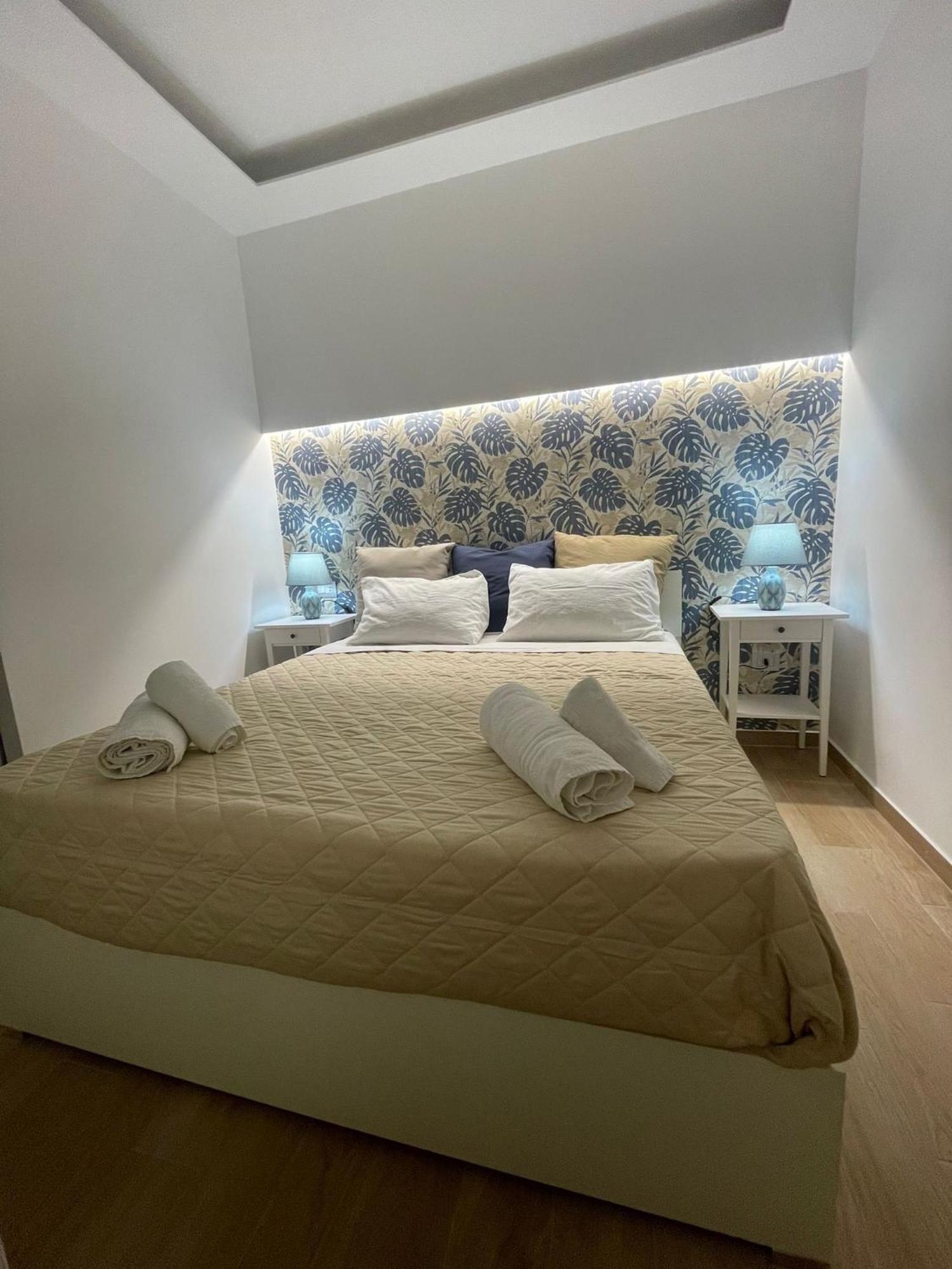 Civico 14 Chiaia Apartment Наполи Екстериор снимка