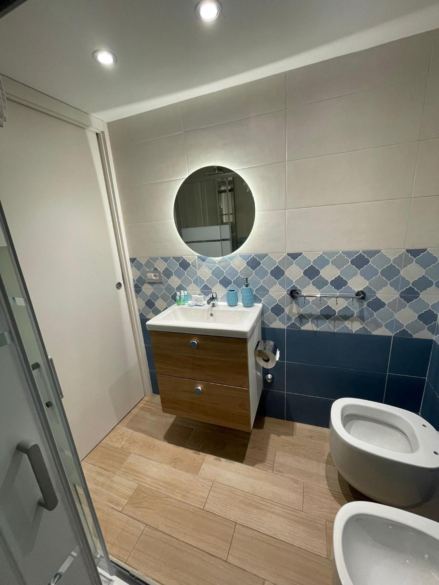 Civico 14 Chiaia Apartment Наполи Екстериор снимка